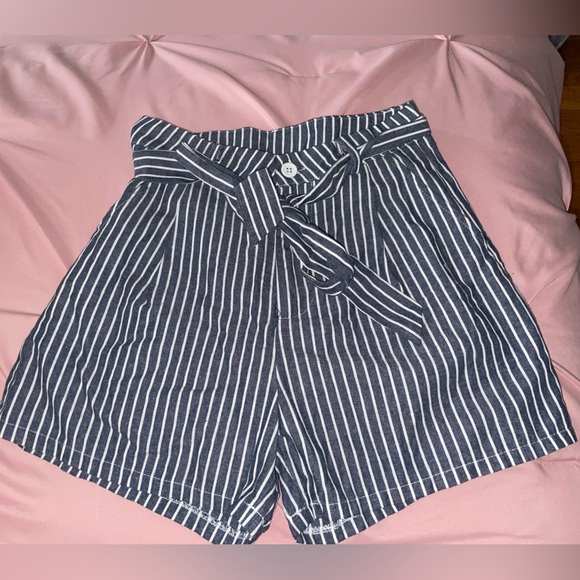 Striped Print Belted Shorts - Picture 1 of 3